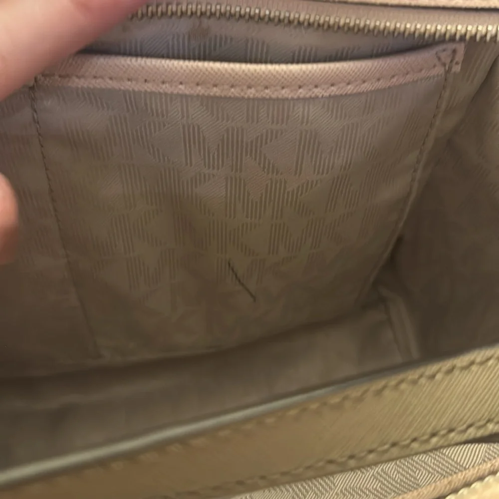 N/A gorgeous saffiano